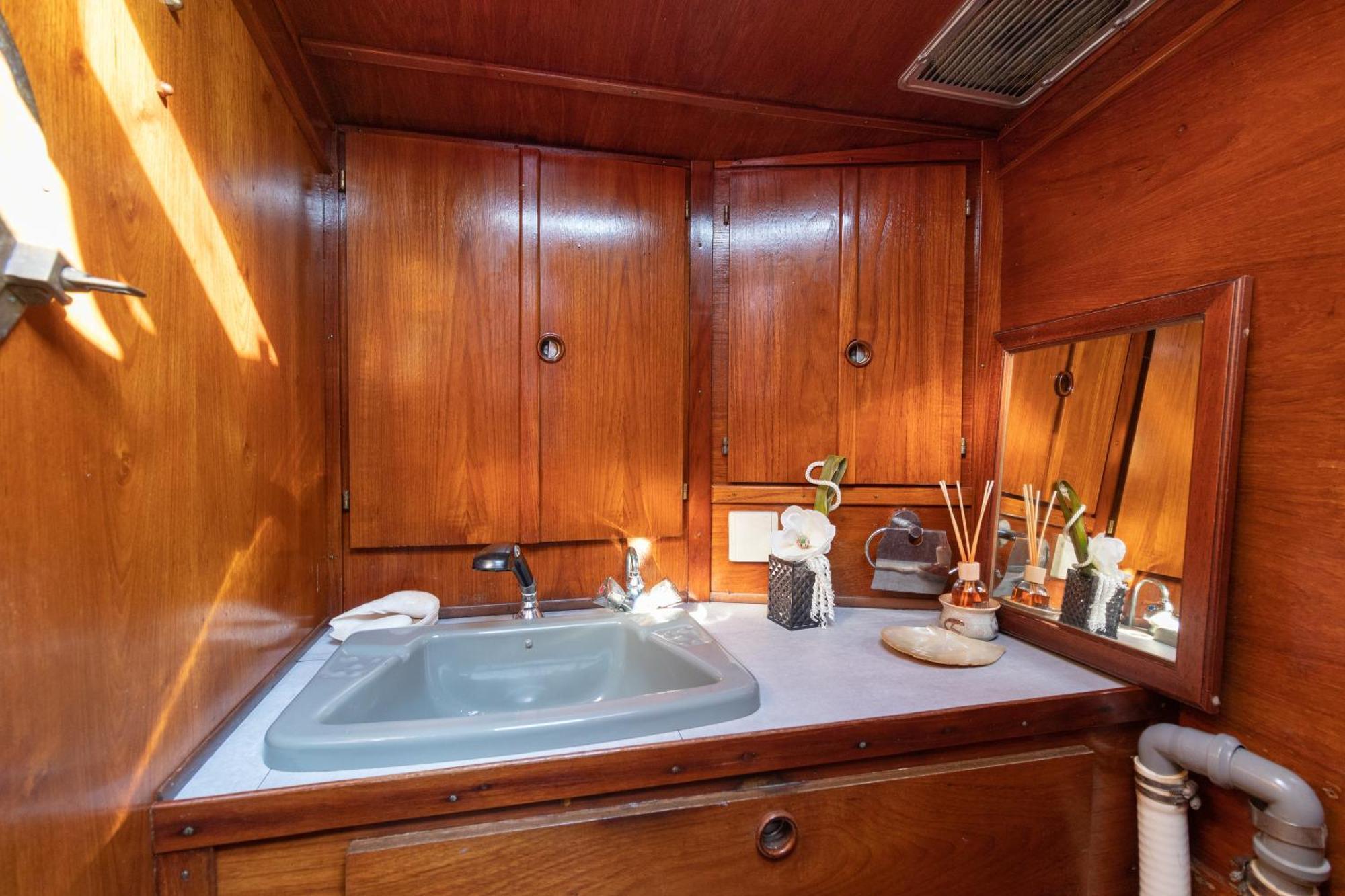 Quo Vadis Yacht 호텔 바리 외부 사진